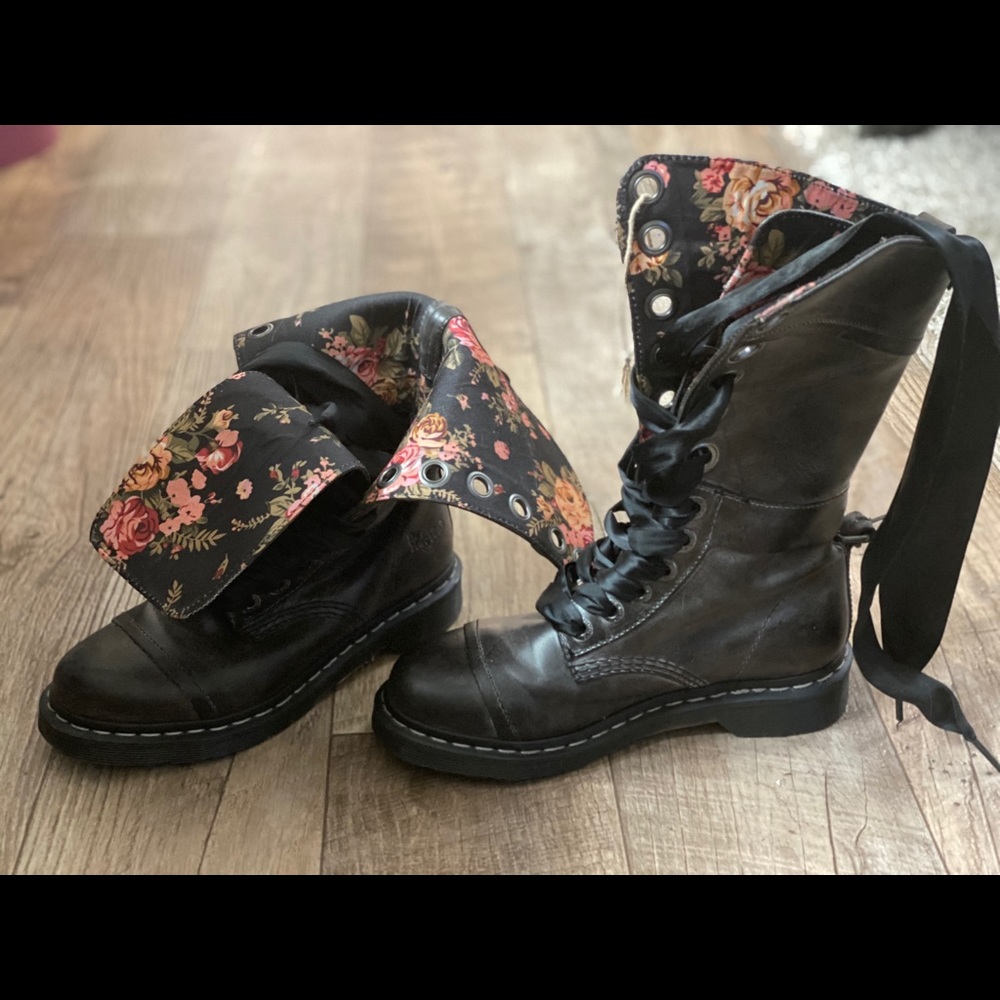 Dr. Marten’s size 7 Women’s boots